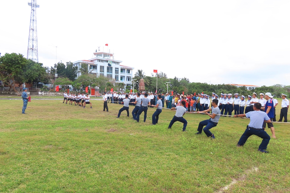 Thi đấu thể thao truyền thống trên đảo Song Tử Tây.
